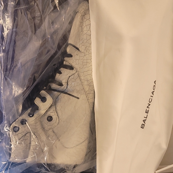 Balenciaga mens high top sneakers sold out at Christmas - Picture 2 of 8